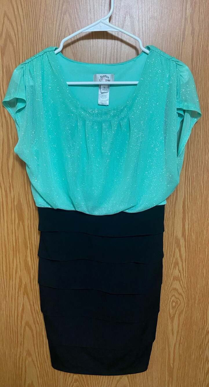 Sweet Storm Women's Seafoam Glitter Tiered Short Sleeve Blouse